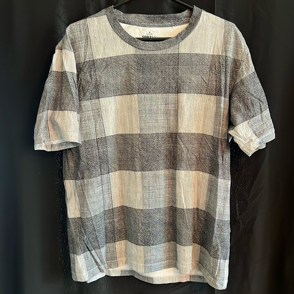 Uniqlo + MoMA special edition Sol LeWitt graphic tee.